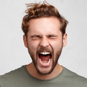 Почему кричать полезно и как это делать правильно — инструкция от психолога по терапии криком